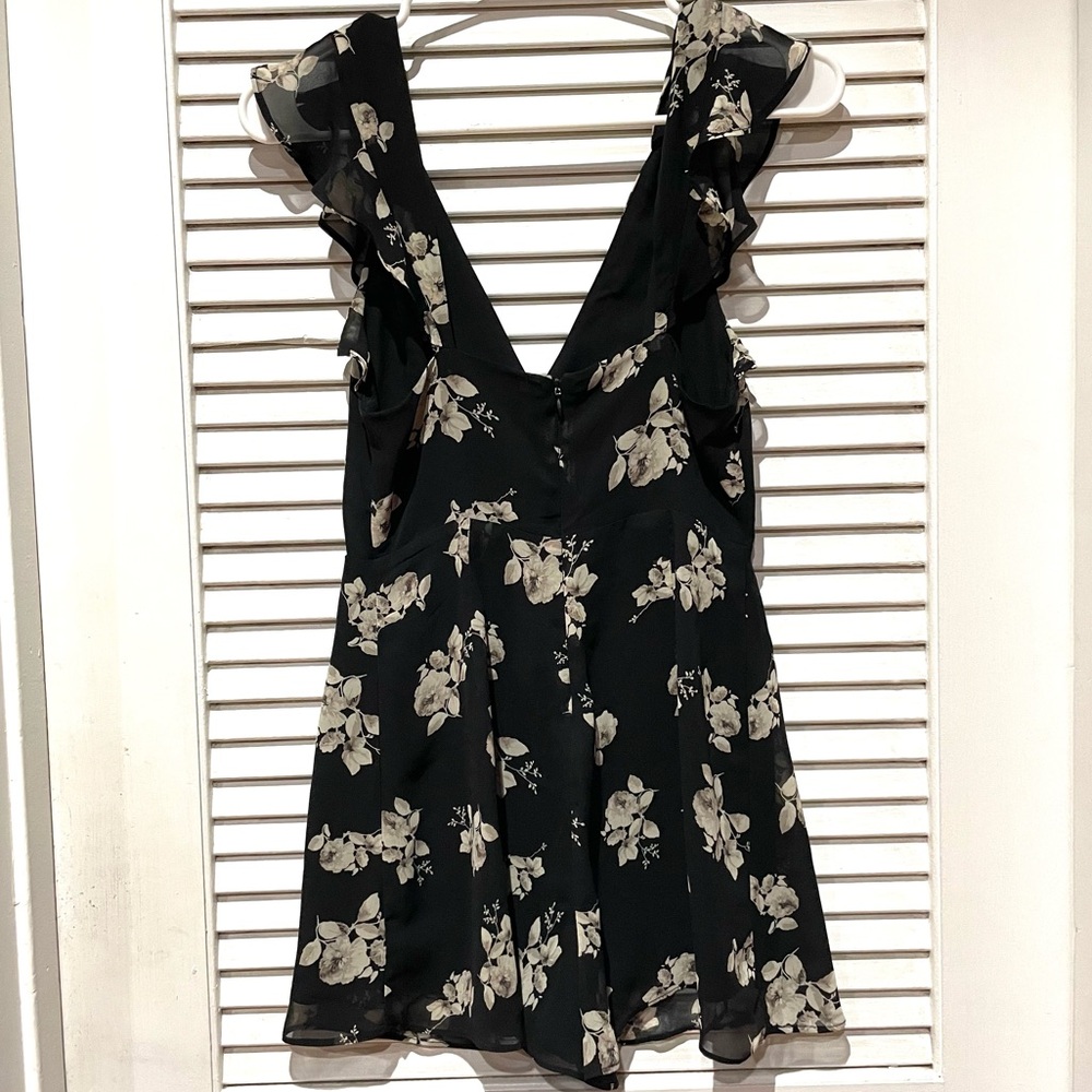 kimchi Blue UO Women’s Floral Romper - Picture 6 of 13
